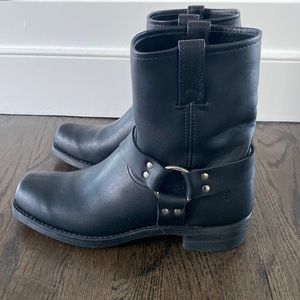 Frye Harness-8R. Style #3487400  Worn twice. Too narrow. Without box.